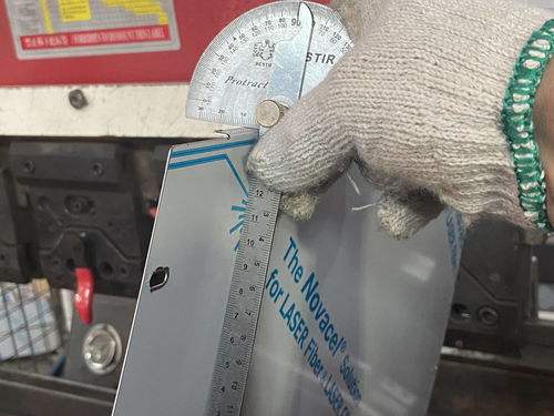 鈑金加工設備多就可以減少工人數量